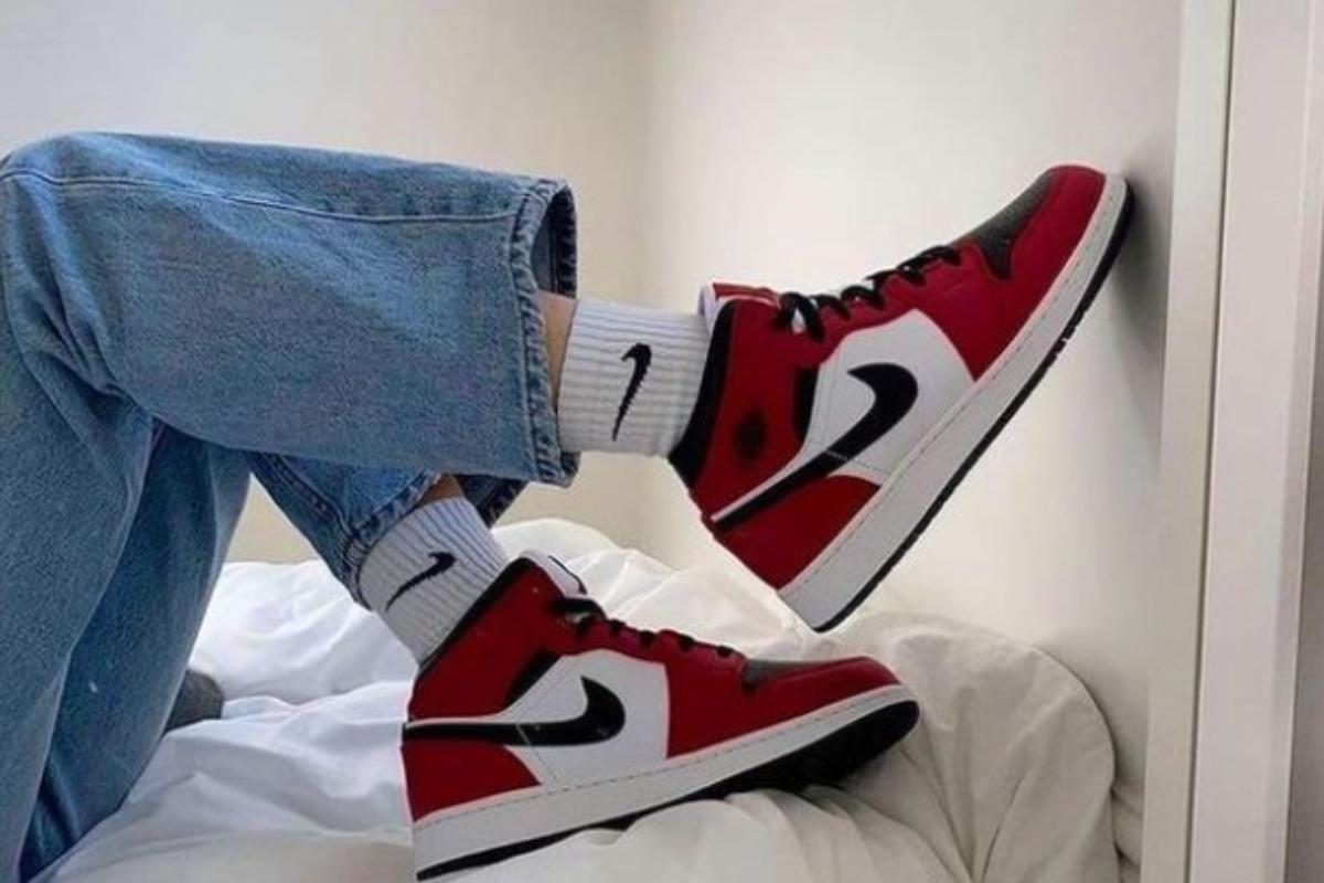 How to spot fake Jordan 1 Mid